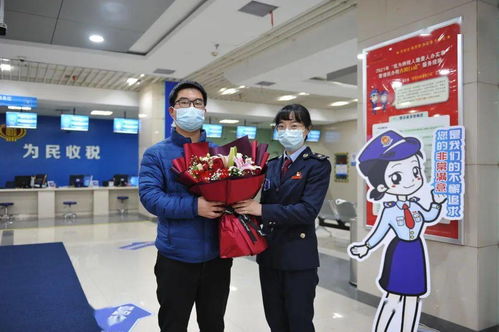 新年開工首日，洪山納稅人喜獲鮮花與商標(biāo)代理禮包